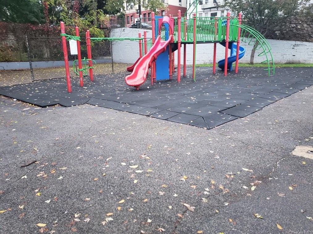 116 Livingston Ave, Yonkers NY 10705-1992 exterior