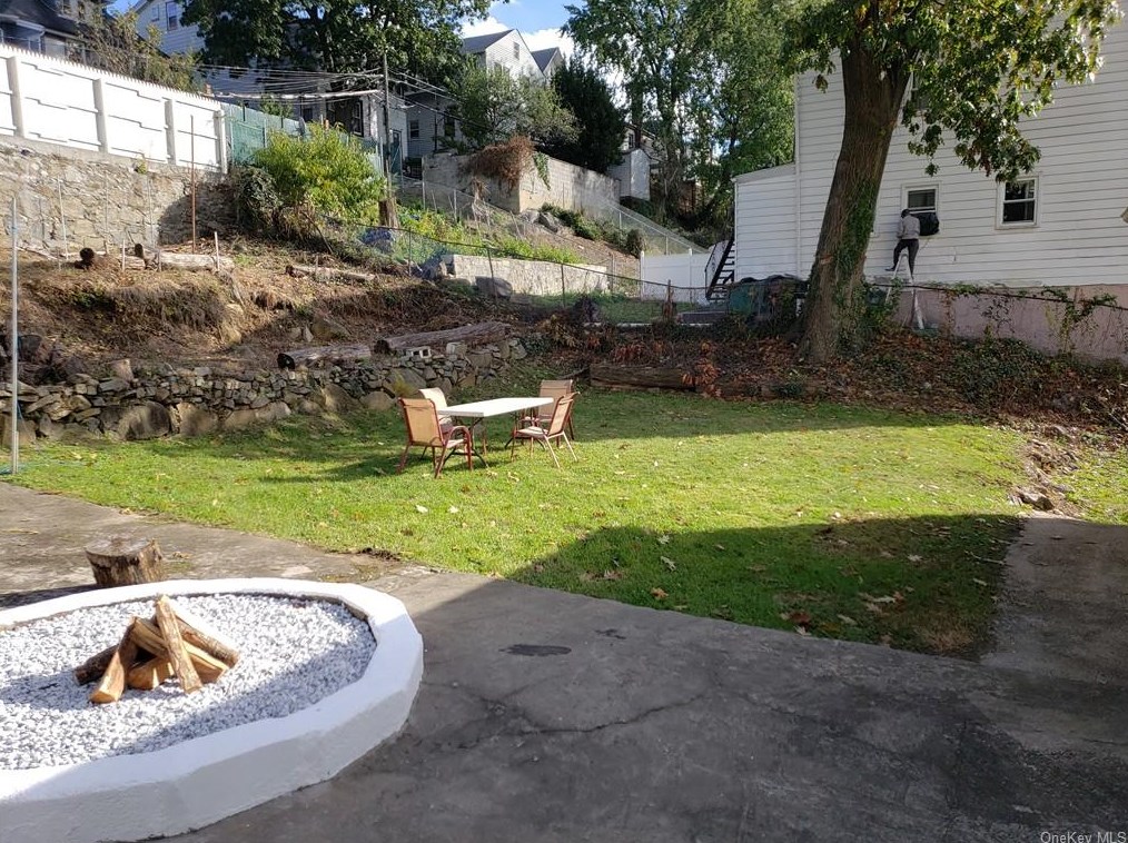 116 Livingston Ave, Yonkers NY 10705-1992 exterior