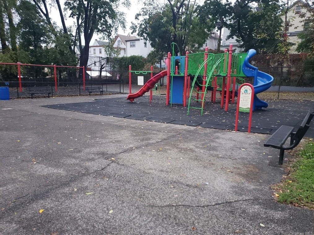 116 Livingston Ave, Yonkers NY 10705-1992 exterior