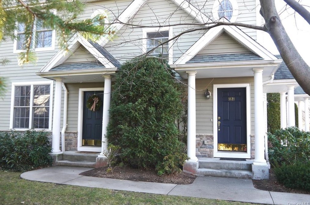 1611 Half Moon Bay Dr, Croton On Hudson NY  10520-3120 exterior