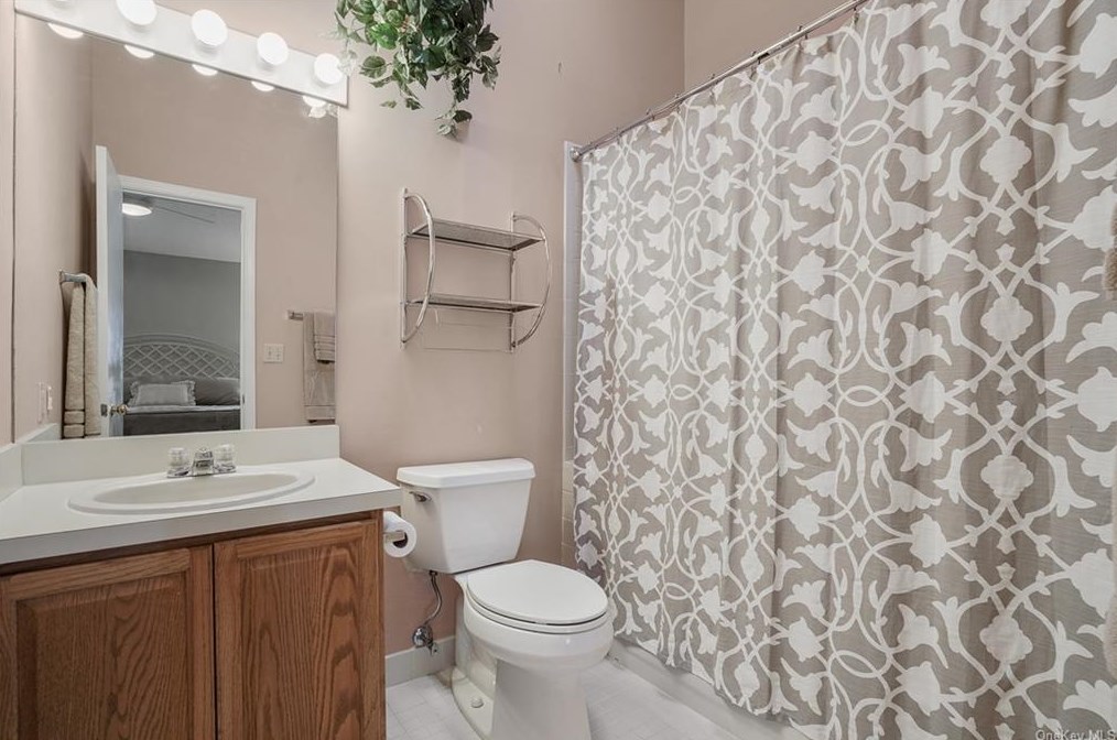 20 Elmwood Cir, Peekskill NY 10566-4953 exterior