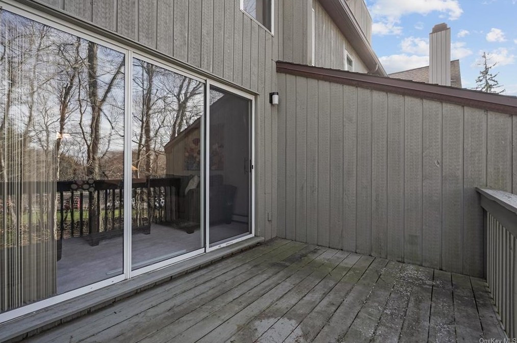 20 Elmwood Cir, Peekskill NY 10566-4953 exterior