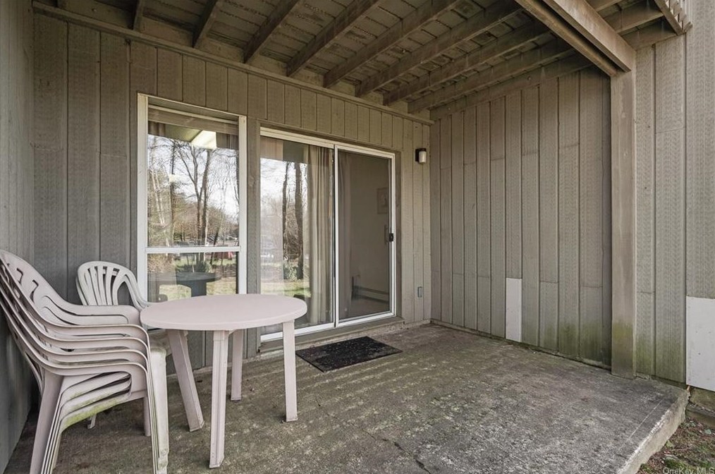 20 Elmwood Cir, Peekskill NY 10566-4953 exterior