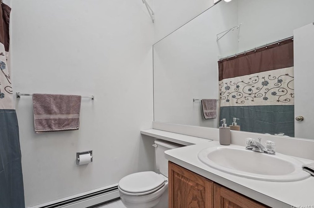 20 Elmwood Cir, Peekskill NY 10566-4953 exterior