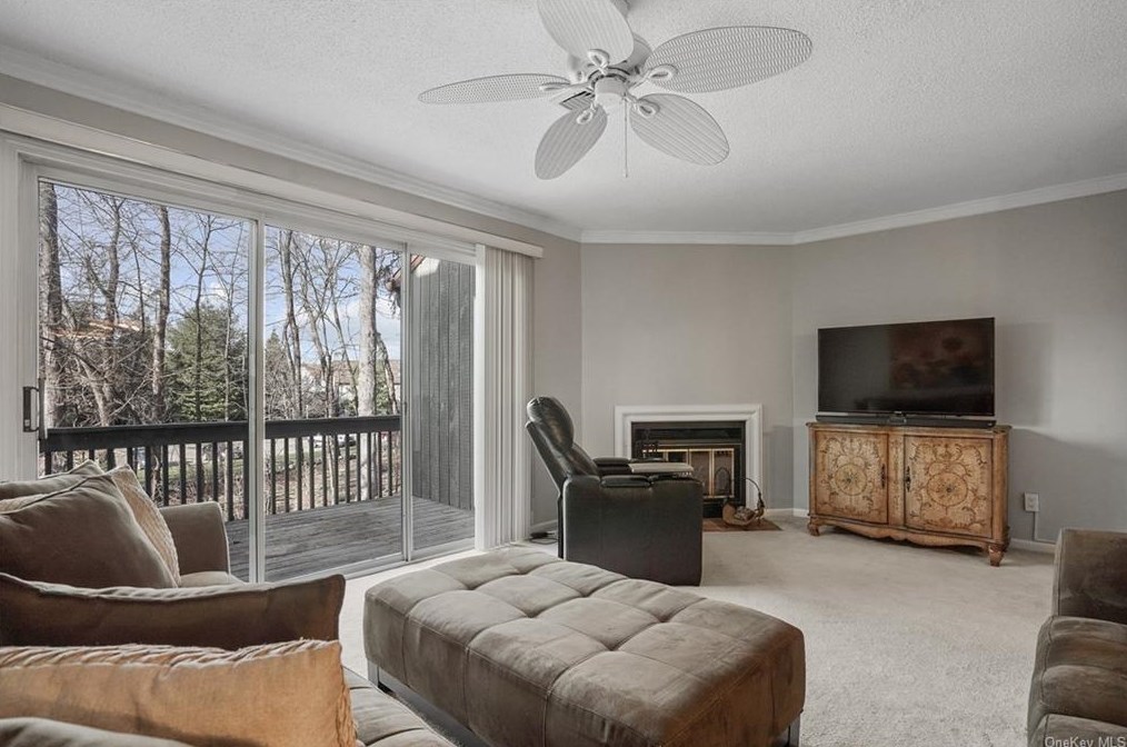 20 Elmwood Cir, Peekskill NY 10566-4953 exterior