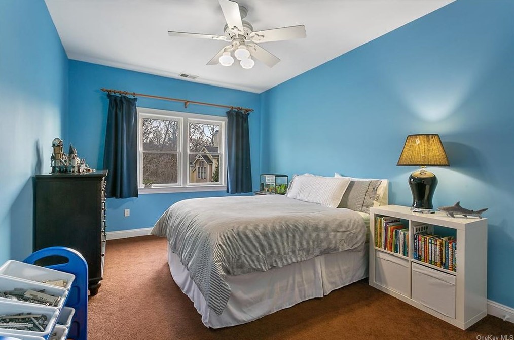 44 Lndg Dr, Dobbs Ferry NY 10522-1184 exterior