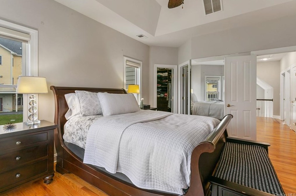 44 Lndg Dr, Dobbs Ferry NY 10522-1184 exterior