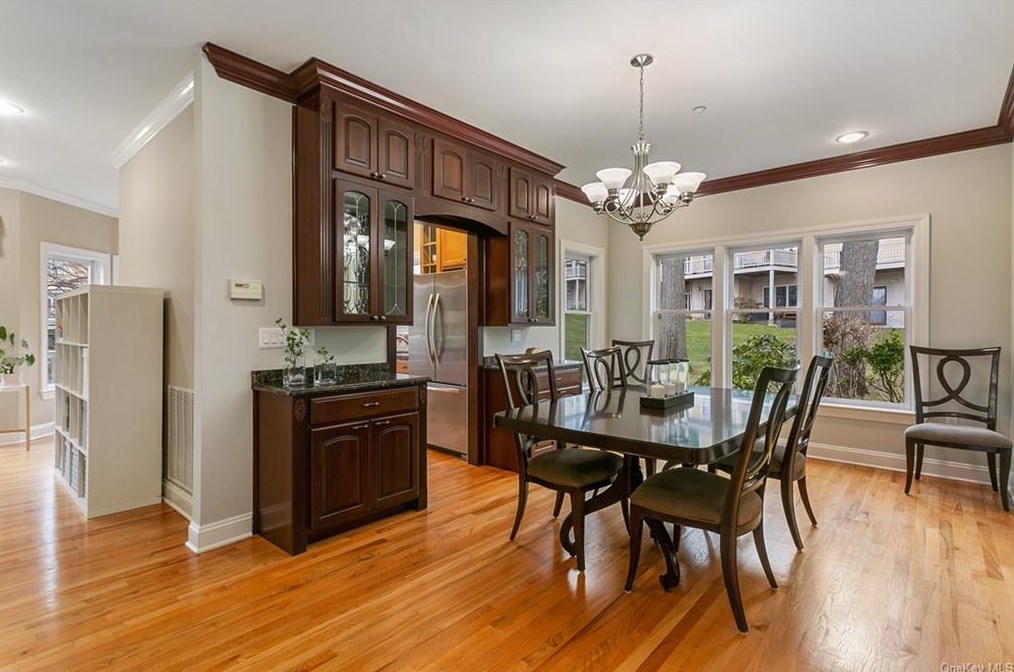 44 Lndg Dr, Dobbs Ferry NY 10522-1184 exterior