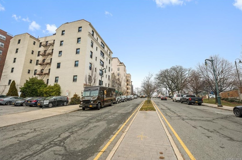 172 Myrtle Blvd, Larchmont NY  10538-2029 exterior
