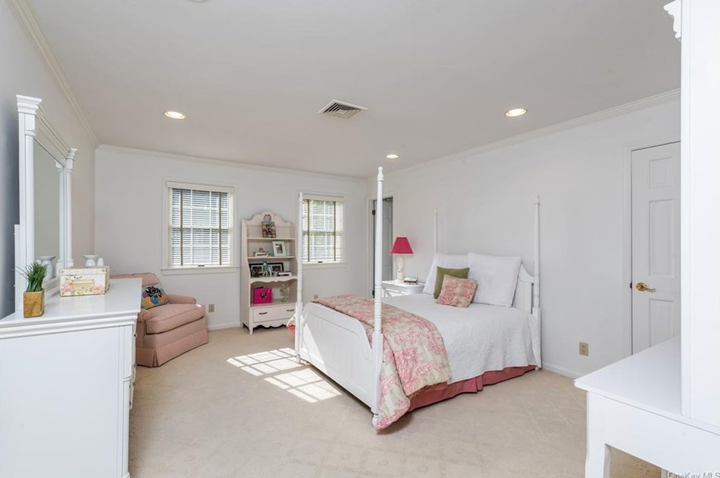 7 Mount Holly Dr, Rye NY 10580-1857 exterior