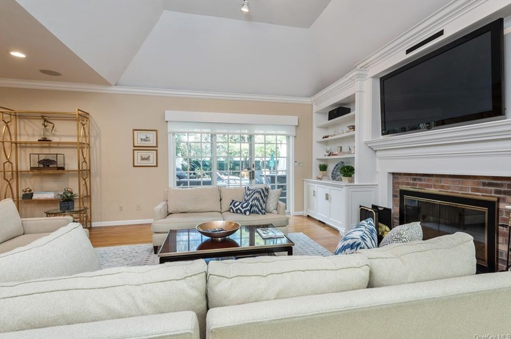 7 Mount Holly Dr, Rye NY 10580-1857 exterior