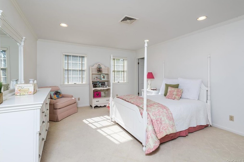 7 Mount Holly Dr, Rye NY 10580-1857 exterior