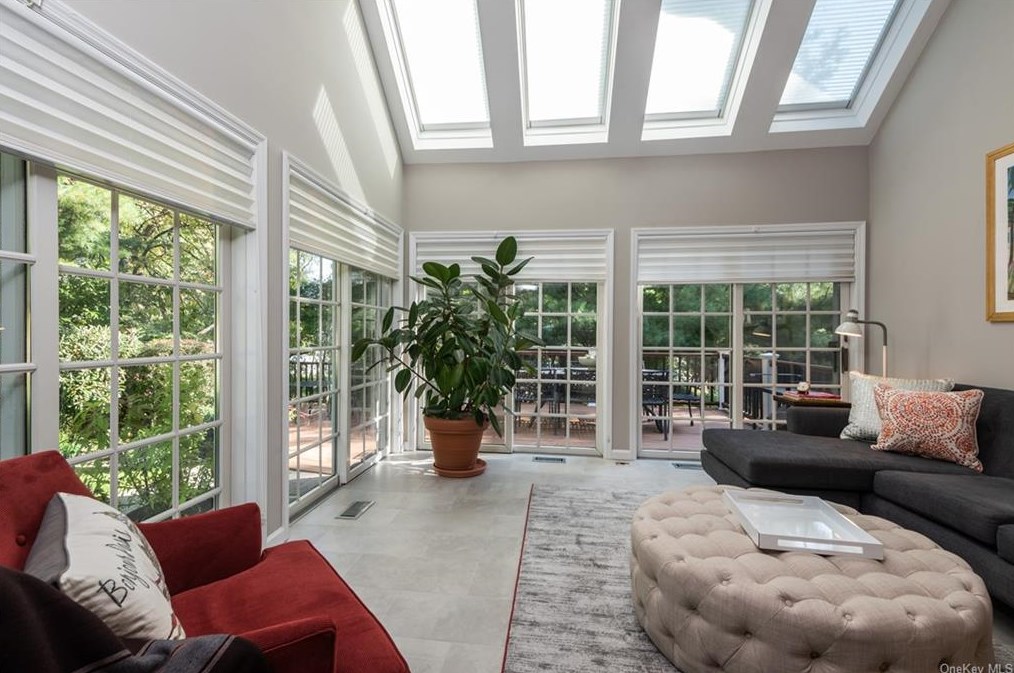 7 Mount Holly Dr, Rye NY 10580-1857 exterior