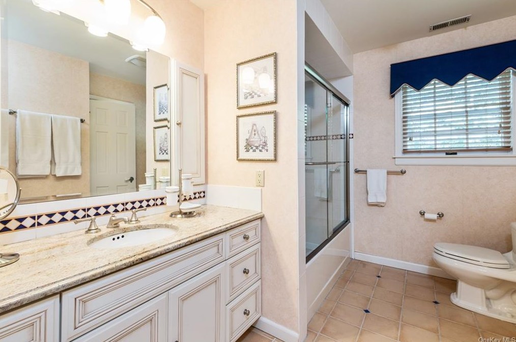 7 Mount Holly Dr, Rye NY 10580-1857 exterior