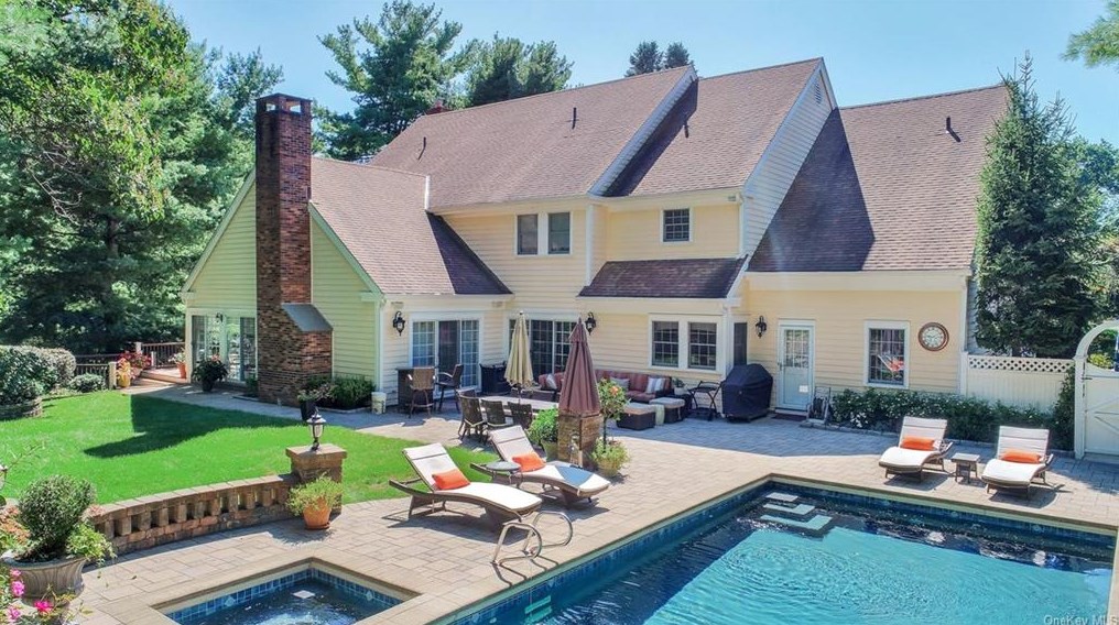 7 Mount Holly Dr, Rye NY 10580-1857 exterior