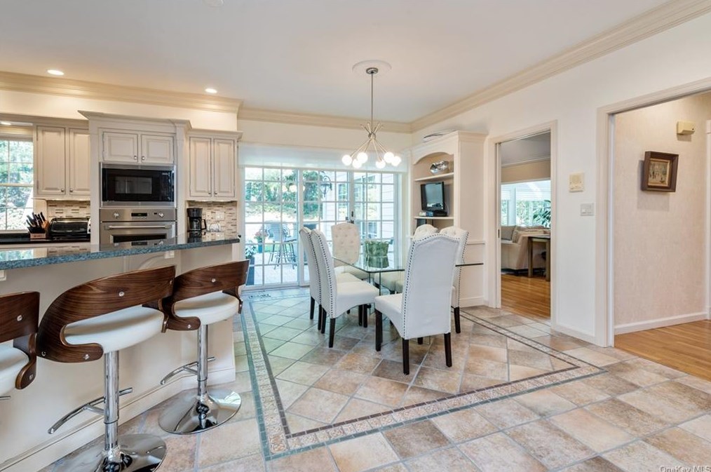 7 Mount Holly Dr, Rye NY 10580-1857 exterior