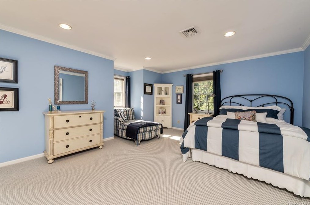 7 Mount Holly Dr, Rye NY 10580-1857 exterior