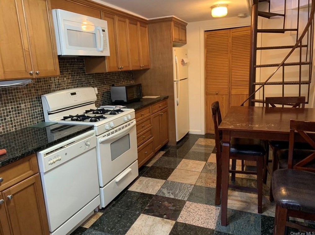 109 Woodale Ave, Peekskill NY  10566-5522 exterior