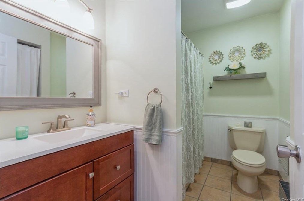 25 Waterview Est, Peekskill NY 10566-4437 exterior