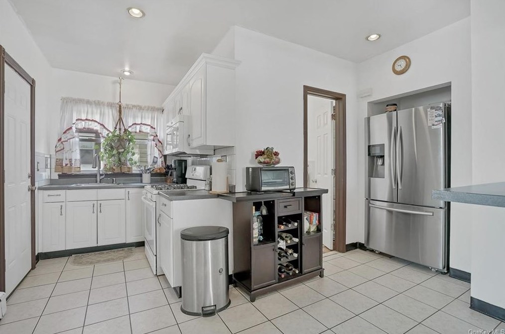 935 Reynolds St, Peekskill NY 10566-2332 exterior