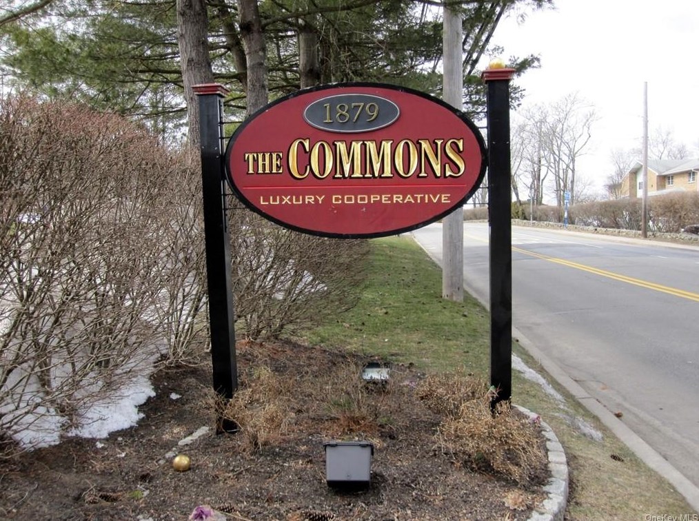 1879 Crompond Rd, Peekskill NY 10566-4115 exterior