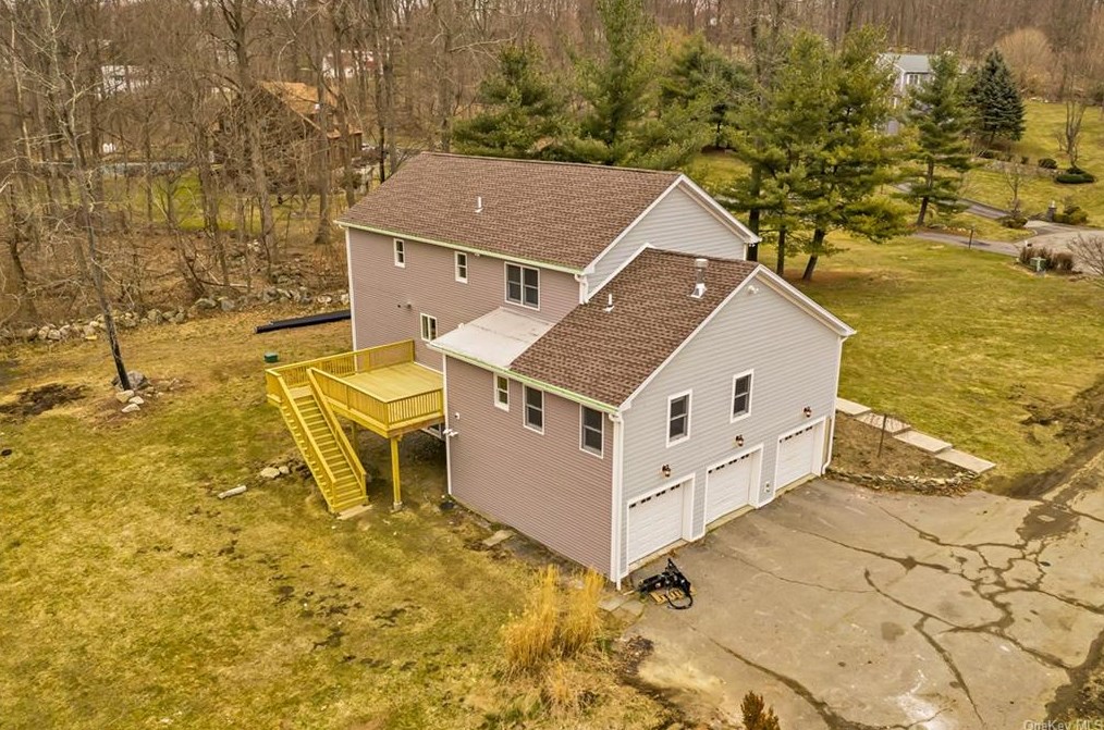 19 Stephanie Ln, Mahopac, NY 10541