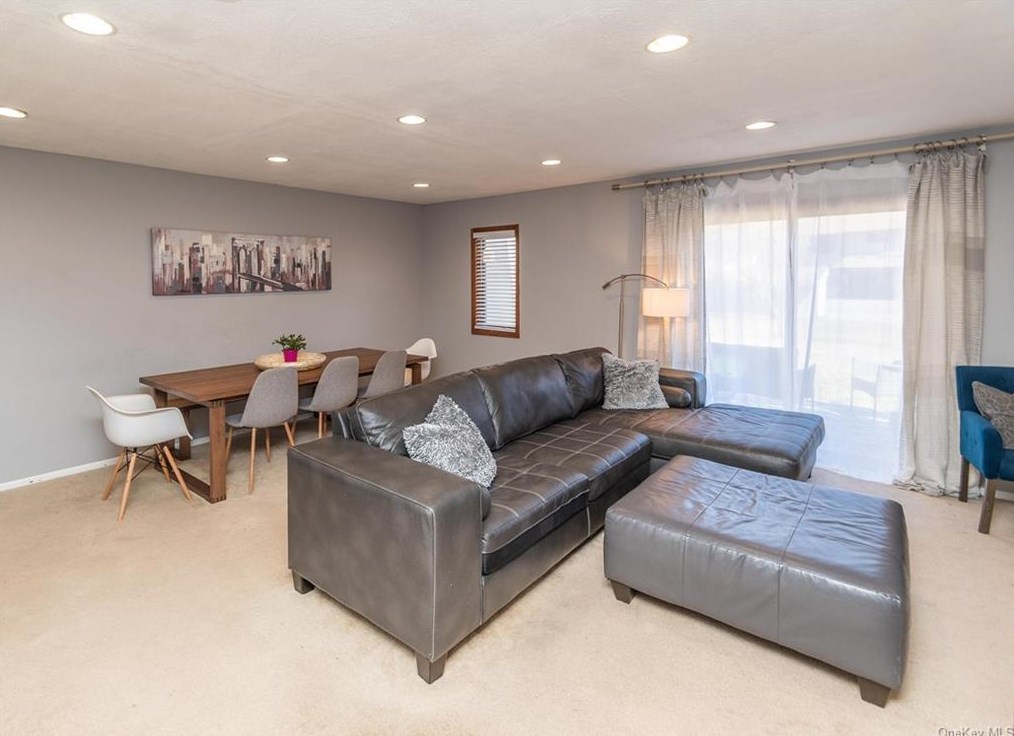 255 Heritage Ln, Monroe NY  10950-5141 exterior