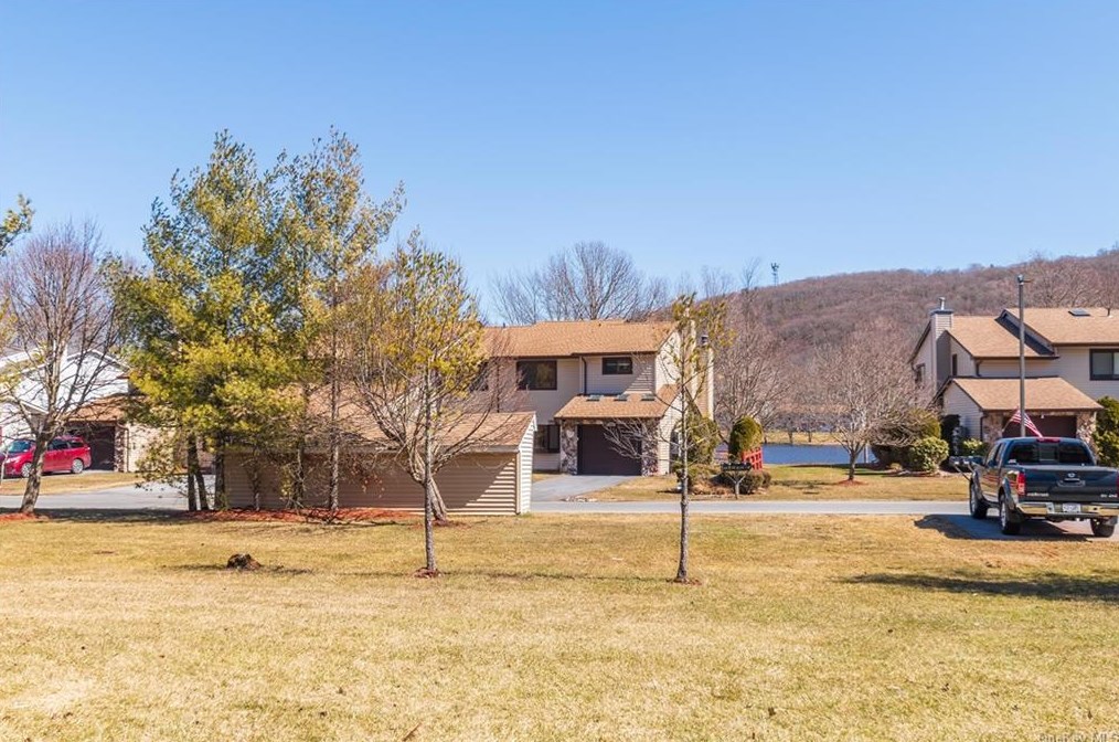 255 Heritage Ln, Monroe NY  10950-5141 exterior