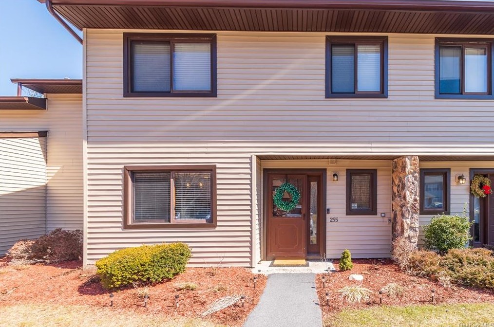 255 Heritage Ln, Monroe NY  10950-5141 exterior