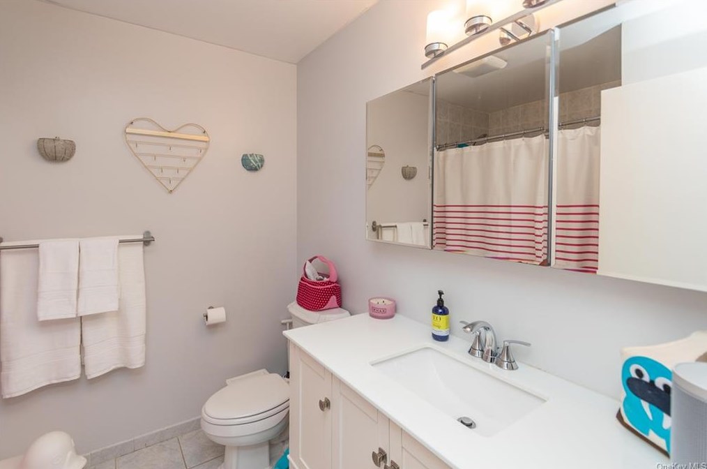 255 Heritage Ln, Monroe NY  10950-5141 exterior