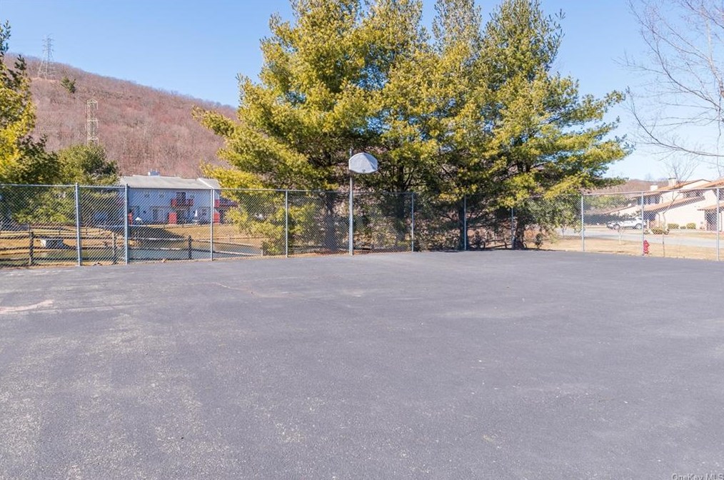 255 Heritage Ln, Monroe NY  10950-5141 exterior