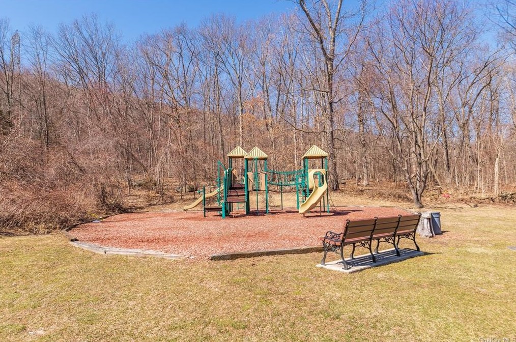 255 Heritage Ln, Monroe NY  10950-5141 exterior