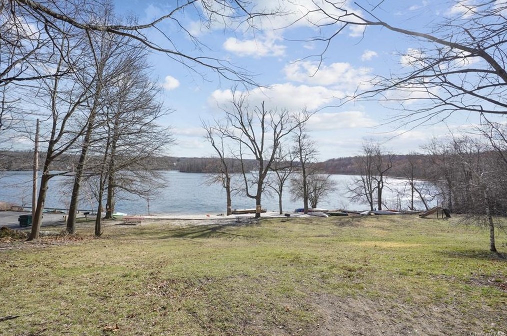 12 Island View Ave, Monroe NY  10950-1406 exterior