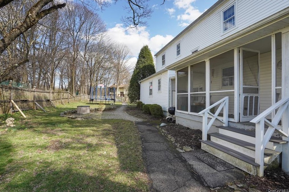 12 Island View Ave, Monroe NY  10950-1406 exterior