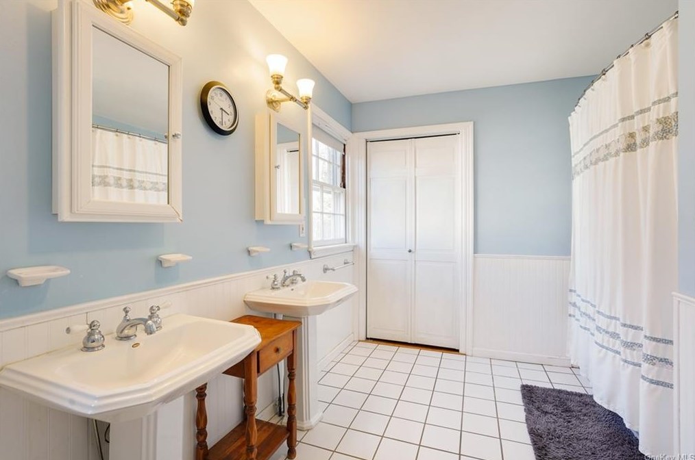 12 Island View Ave, Monroe NY  10950-1406 exterior