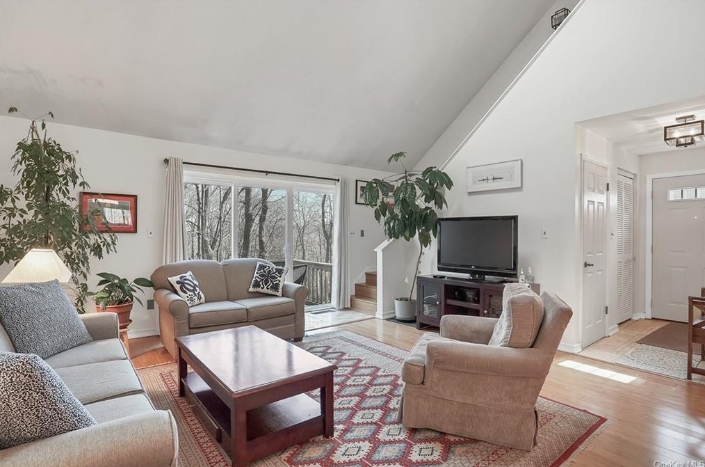 138 Fields Ln, Peekskill NY  10566-4855 exterior