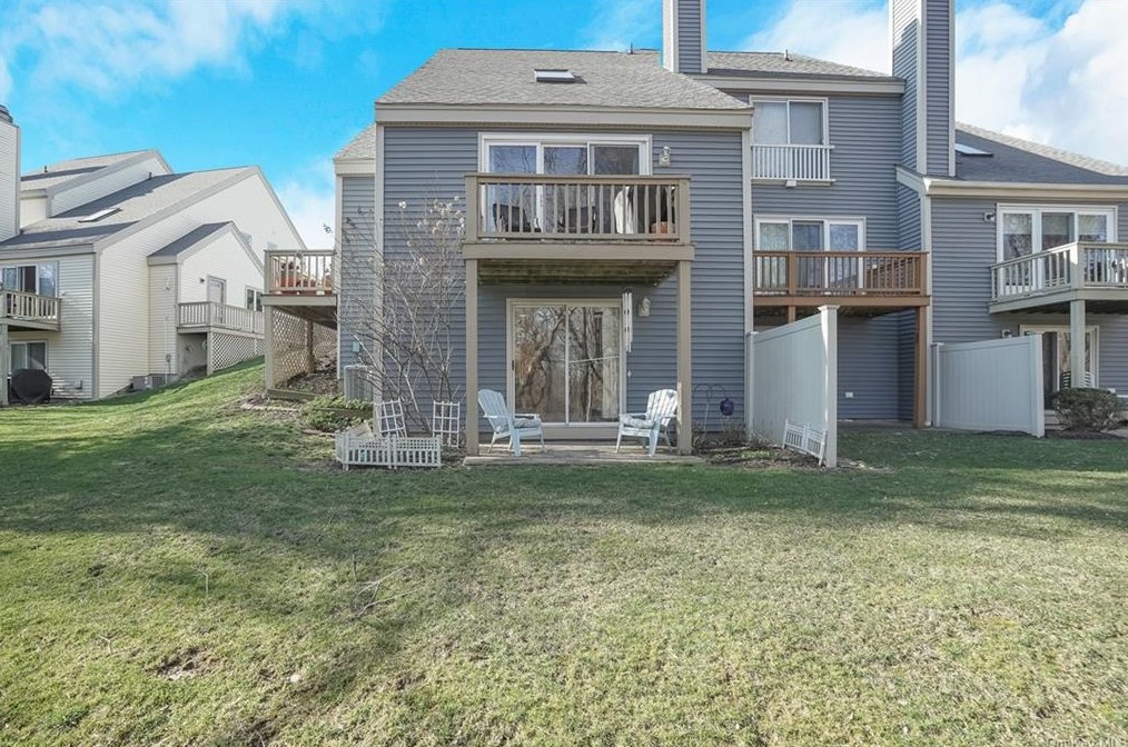 138 Fields Ln, Peekskill NY  10566-4855 exterior