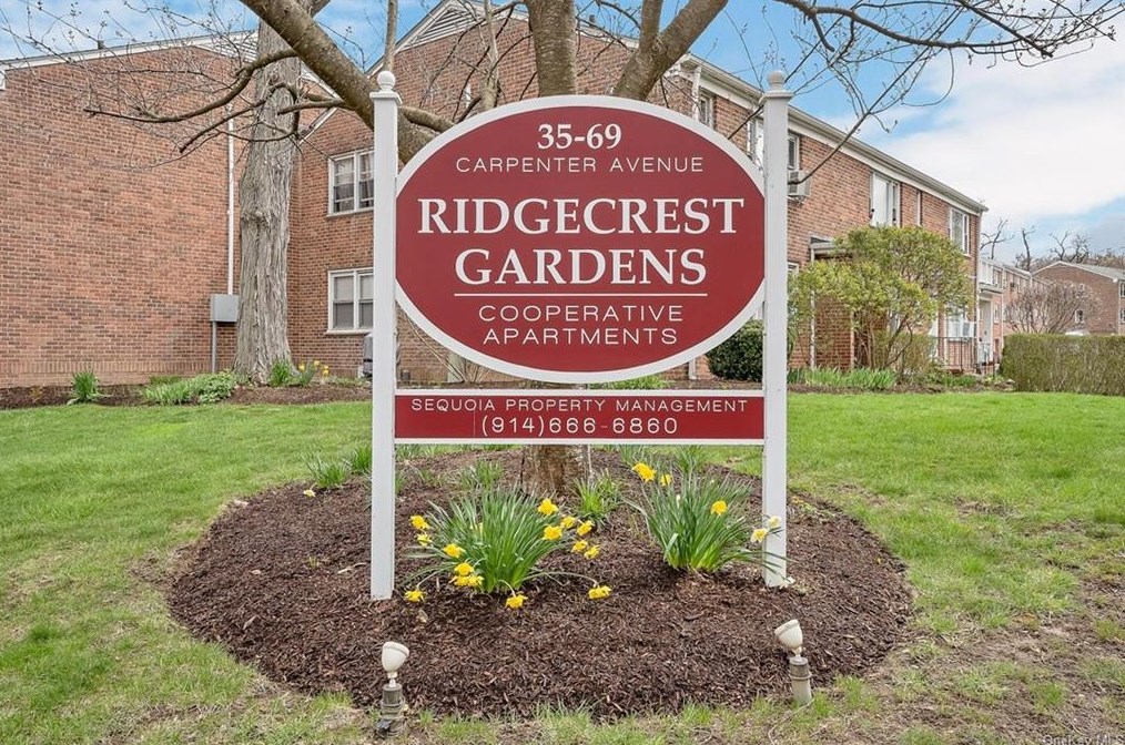 47 Carpenter Ave, Mount Kisco NY  10549-4409 exterior