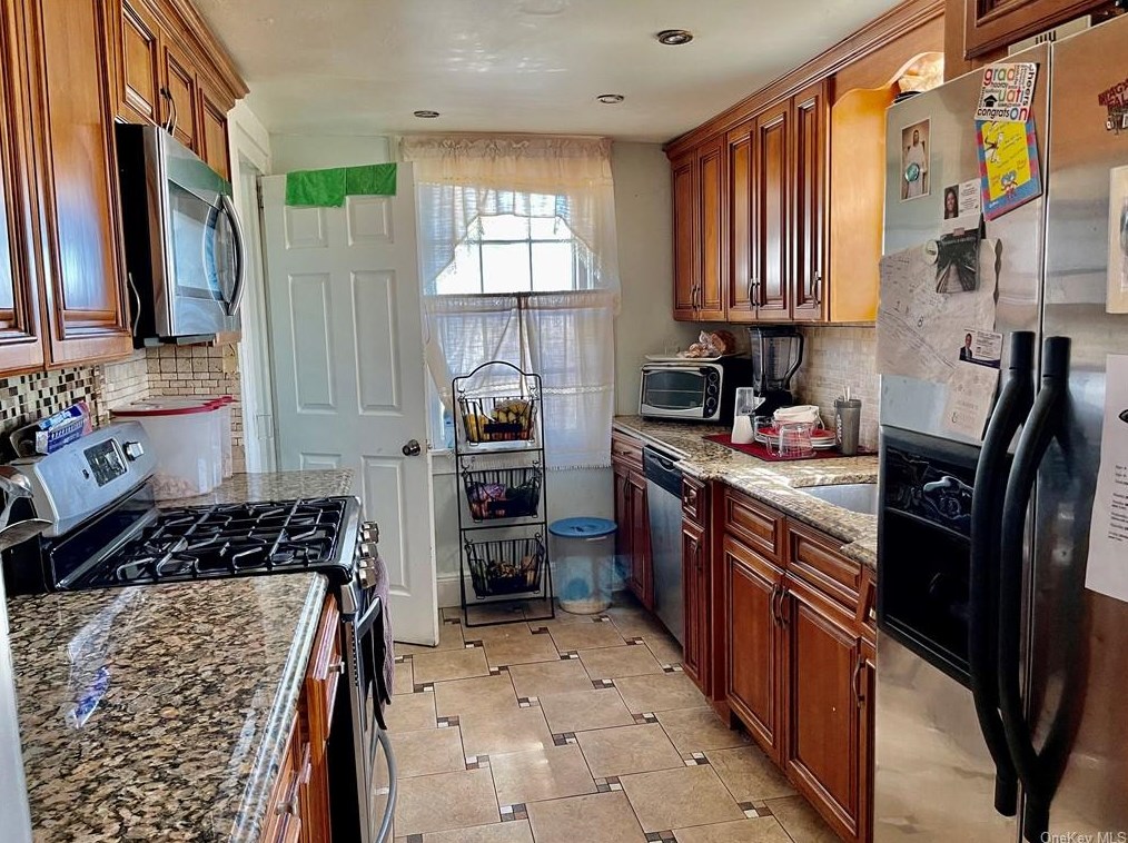 364 Palmer Rd, Yonkers NY  10701-5251 exterior