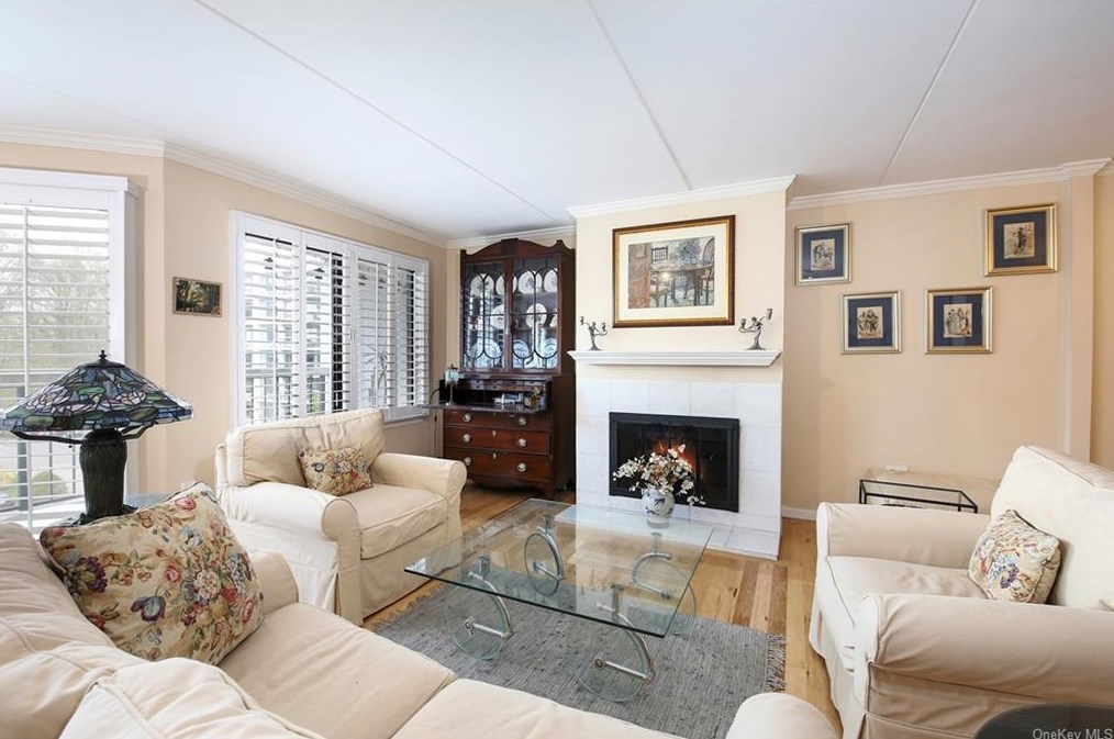 200 High Point Dr #ph10, Hartsdale, NY 10530