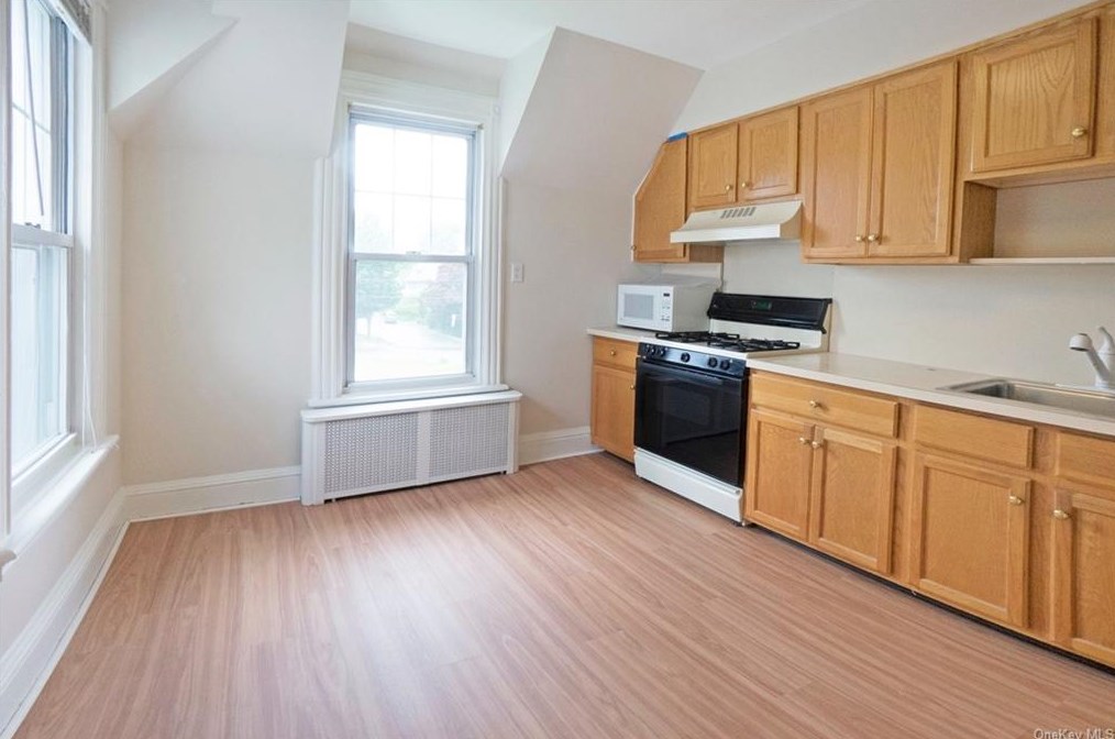 334 Prospect Ave, Mamaroneck NY  10543-3533 exterior