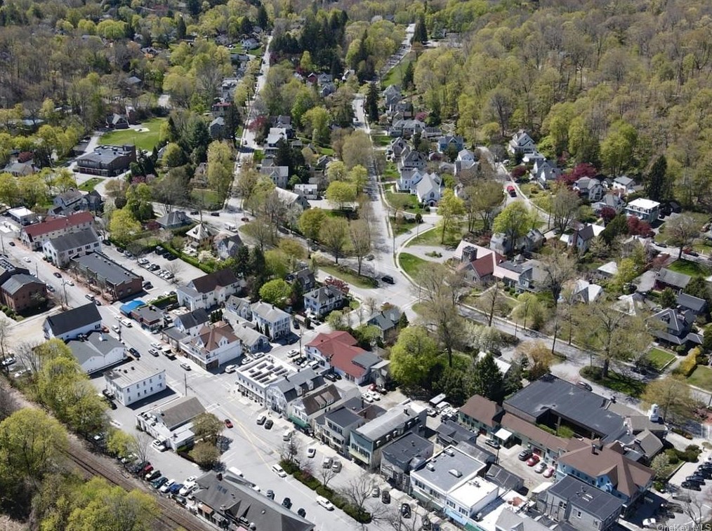 48 Bedford Rd, Katonah NY  10536-2119 exterior