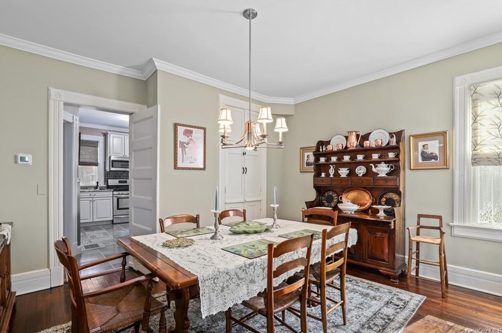 48 Bedford Rd, Katonah NY  10536-2119 exterior