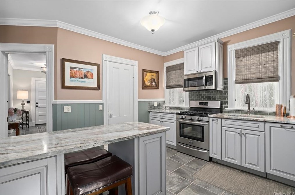 48 Bedford Rd, Katonah NY  10536-2119 exterior