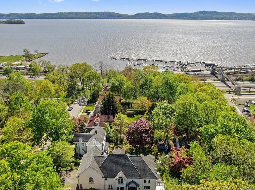 51 Van Wyck St, Croton On Hudson NY  10520-2525 exterior