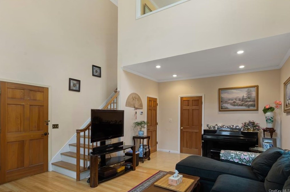 51 Van Wyck St, Croton On Hudson NY  10520-2525 exterior