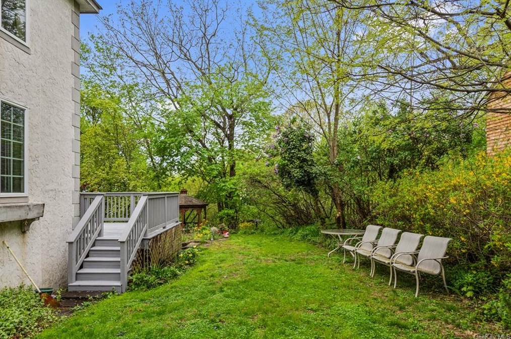 51 Van Wyck St, Croton On Hudson NY  10520-2525 exterior