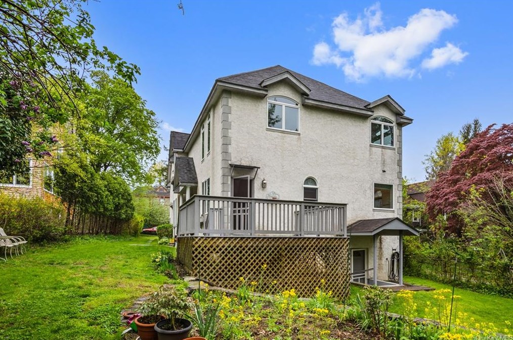 51 Van Wyck St, Croton On Hudson NY  10520-2525 exterior