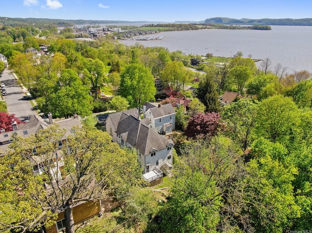 51 Van Wyck St, Croton On Hudson NY  10520-2525 exterior