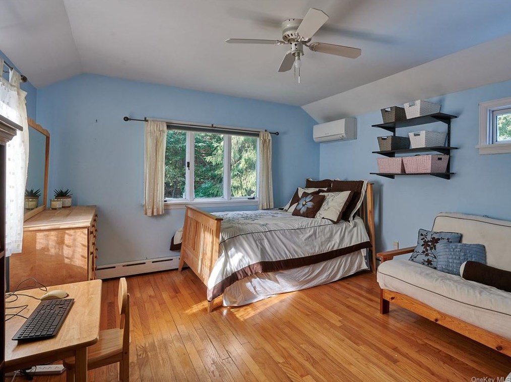 1059 Quaker Bridge Rd, Croton On Hudson NY  10520-3513 exterior